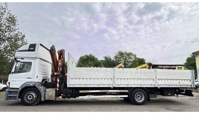 Mercedes-Benz Axor 1824 - Camion plateau, Camion grue: photos 3 Mercedes-Benz Axor 1824 - Camion plateau, Camion grue: photos 3