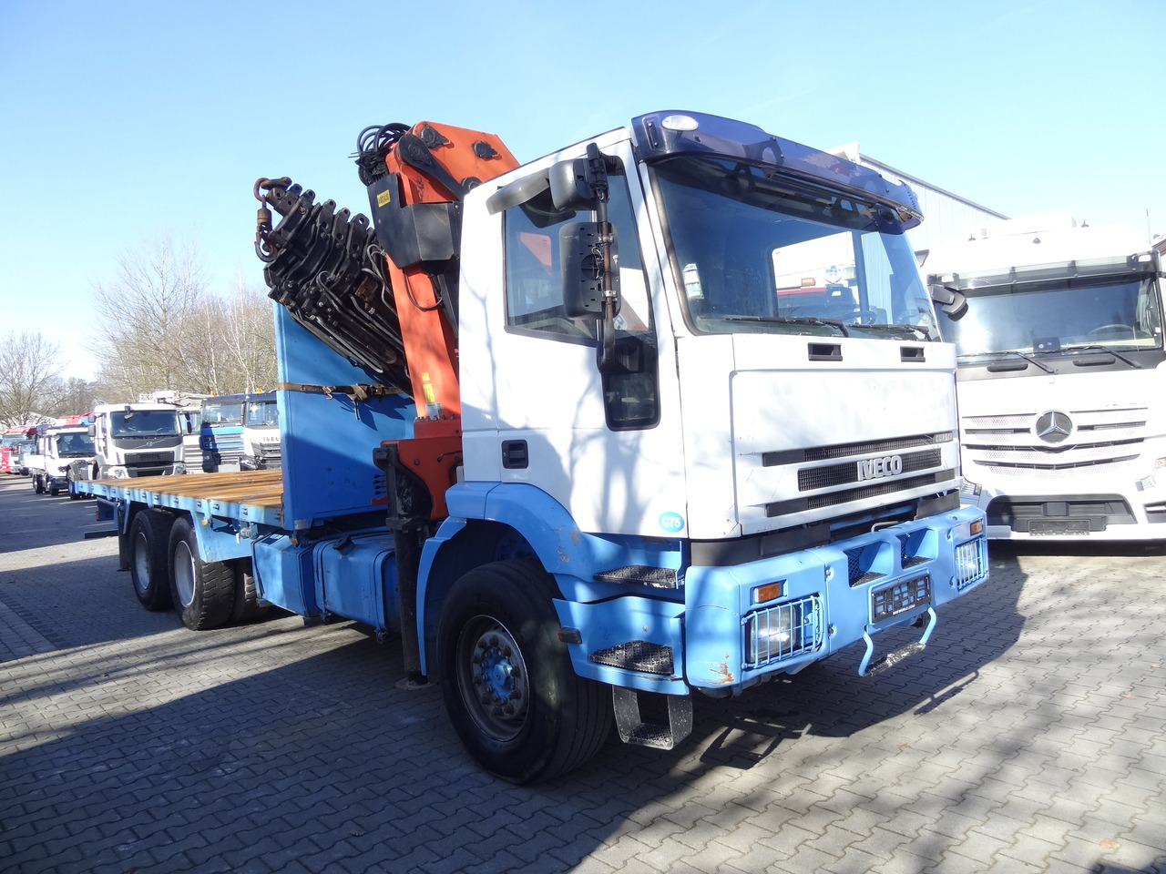 Camion grue, Camion plateau Iveco EuroTrakker 260E31 6X4 Palfinger 36002: photos 10