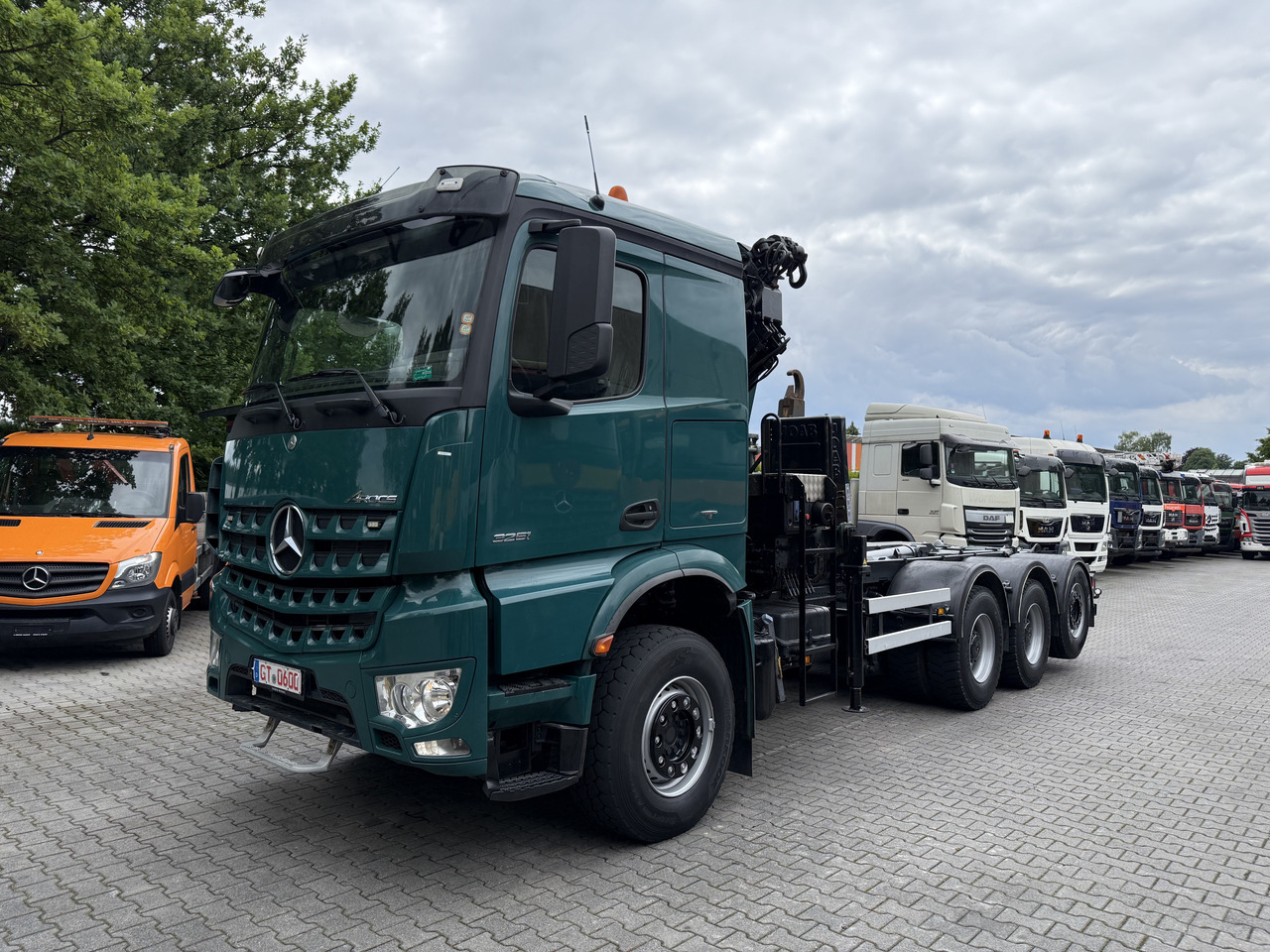 Camion ampliroll, Camion grue Mercedes-Benz Arocs 3251 8X4 Haken mit Kran HMF 2620 K5: photos 9 Camion ampliroll, Camion grue Mercedes-Benz Arocs 3251 8X4 Haken mit Kran HMF 2620 K5: photos 9
