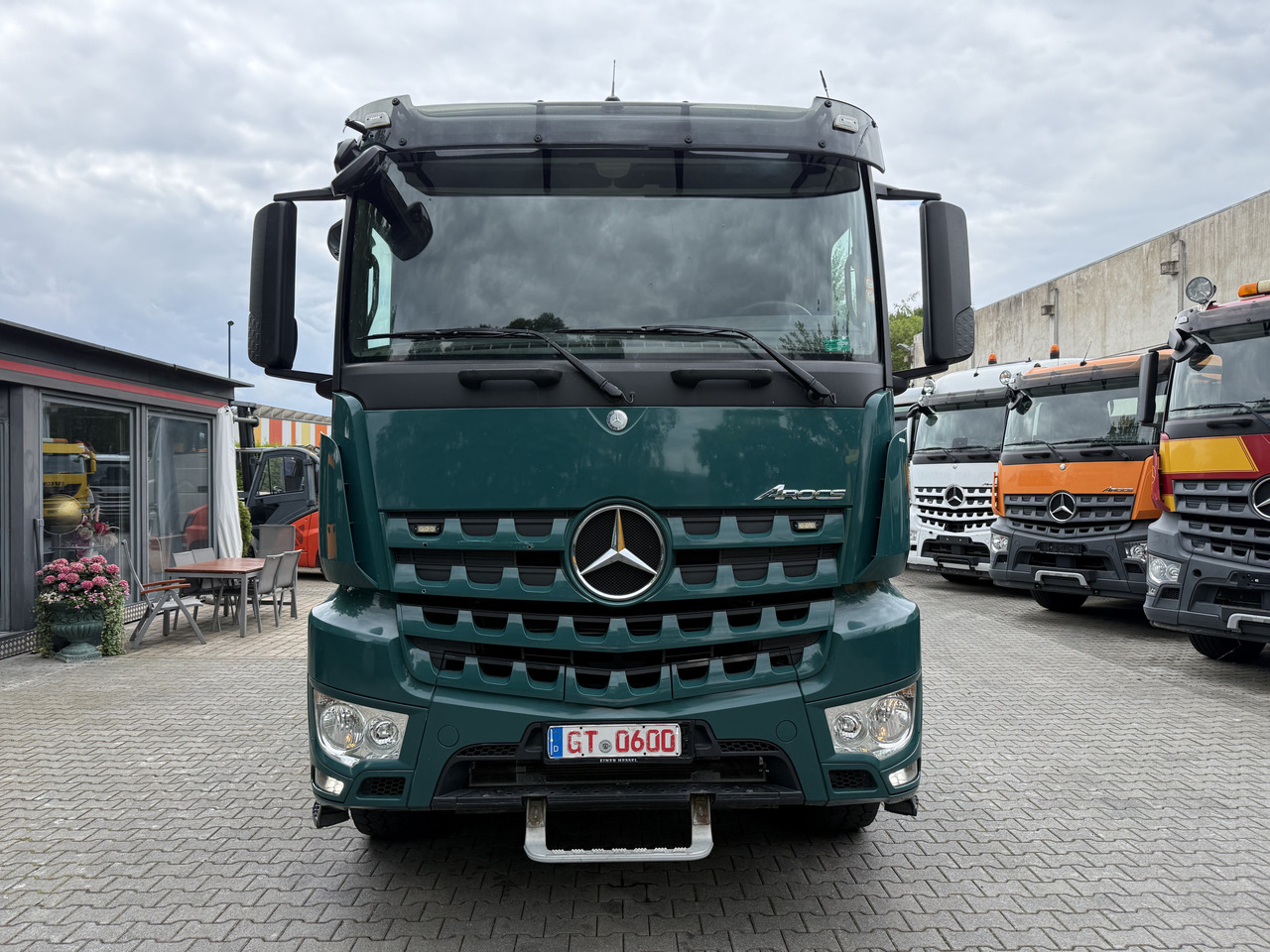 Camion ampliroll, Camion grue Mercedes-Benz Arocs 3251 8X4 Haken mit Kran HMF 2620 K5: photos 10 Camion ampliroll, Camion grue Mercedes-Benz Arocs 3251 8X4 Haken mit Kran HMF 2620 K5: photos 10