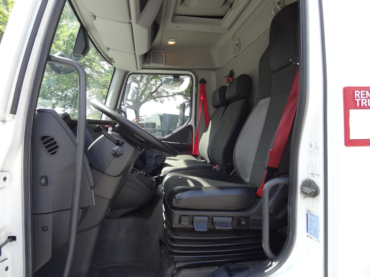 Renault D10.210 7m Koffer - Camion fourgon: photos 4 Renault D10.210 7m Koffer - Camion fourgon: photos 4