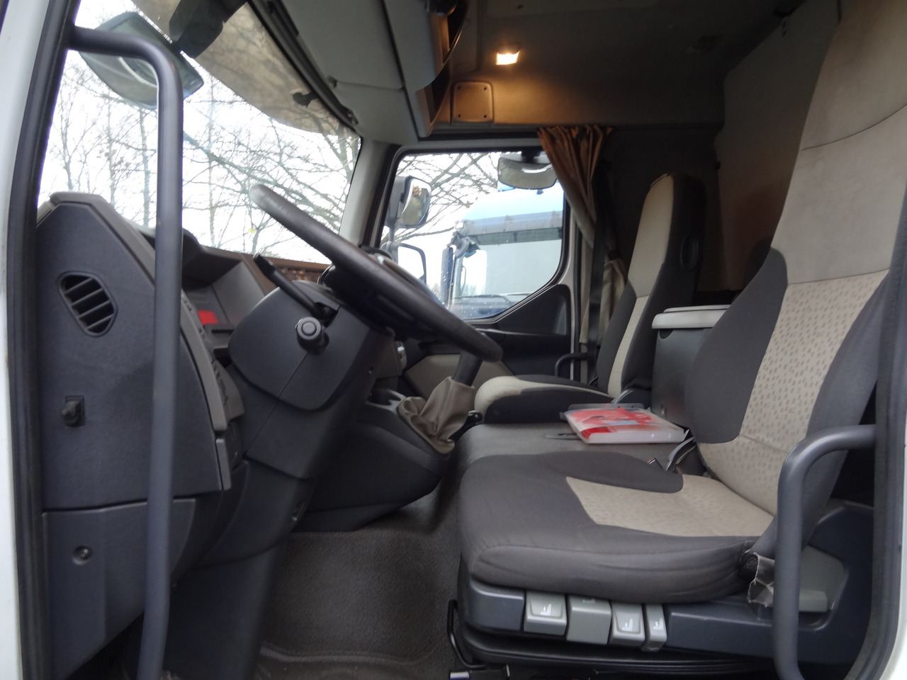 Renault Midlum 300.12 Fassi F80 - Camion plateau, Camion grue: photos 5 Renault Midlum 300.12 Fassi F80 - Camion plateau, Camion grue: photos 5