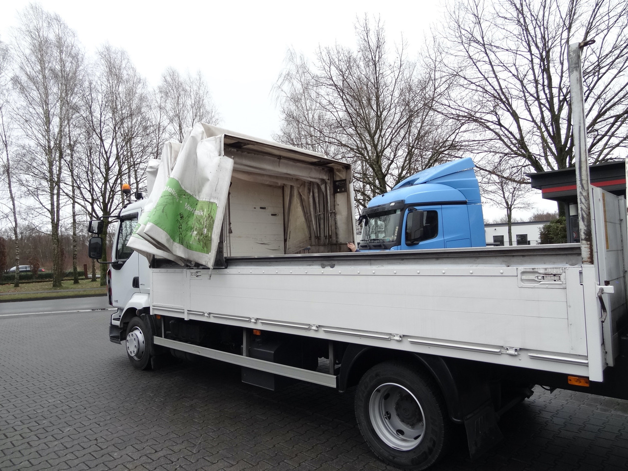 Renault Midlum 300.12 Fassi F80 - Camion plateau, Camion grue: photos 3 Renault Midlum 300.12 Fassi F80 - Camion plateau, Camion grue: photos 3