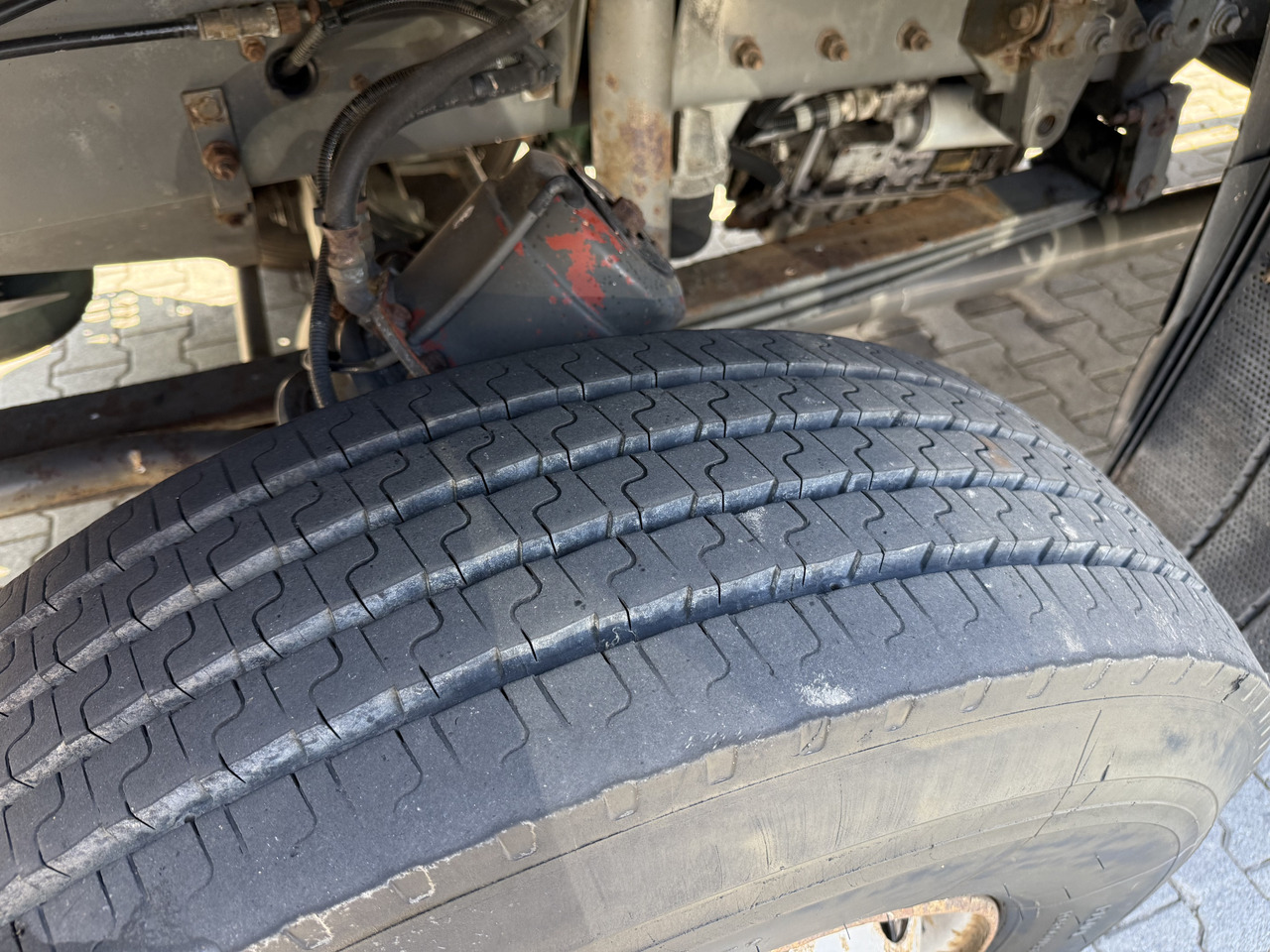 Volvo FM12 420 4X4 Kran MKG 300 bis 24 Meter - Camion plateau, Camion grue: photos 5 Volvo FM12 420 4X4 Kran MKG 300 bis 24 Meter - Camion plateau, Camion grue: photos 5