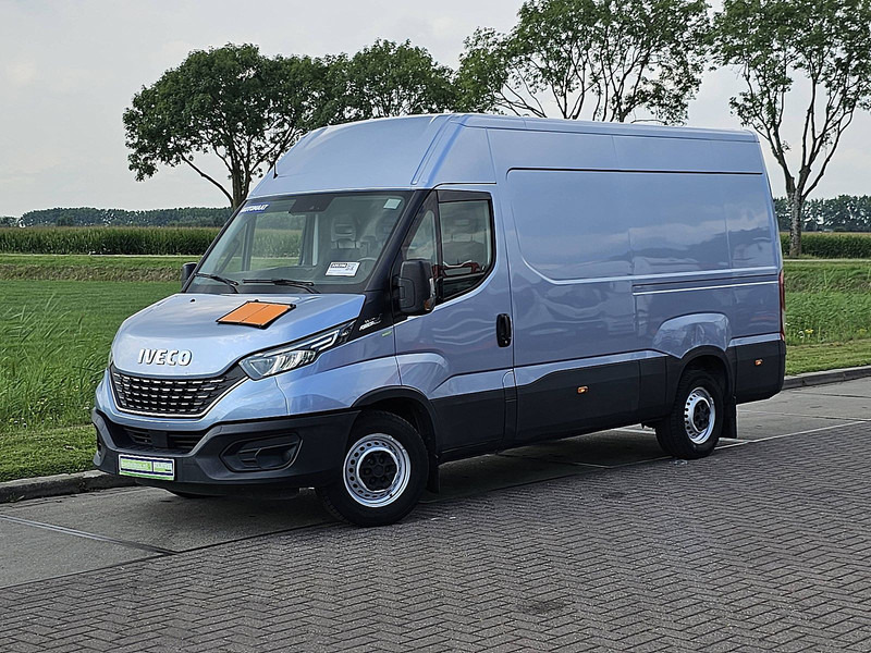 Iveco Daily 35 S - Fourgon utilitaire: photos 2 Iveco Daily 35 S - Fourgon utilitaire: photos 2