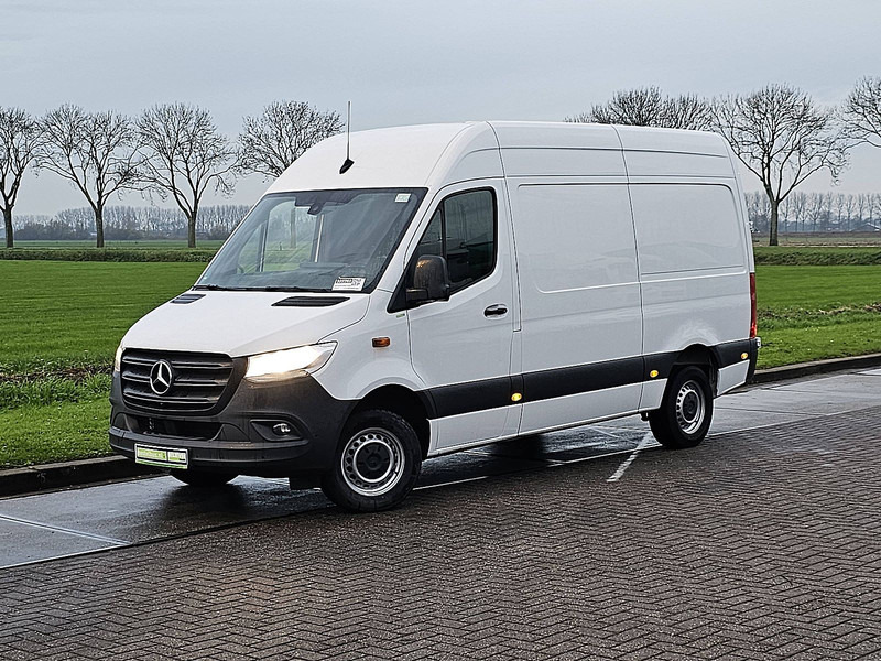 Mercedes-Benz Sprinter 317 L2H2 Mbux Navi RWD! - Fourgon utilitaire: photos 2 Mercedes-Benz Sprinter 317 L2H2 Mbux Navi RWD! - Fourgon utilitaire: photos 2