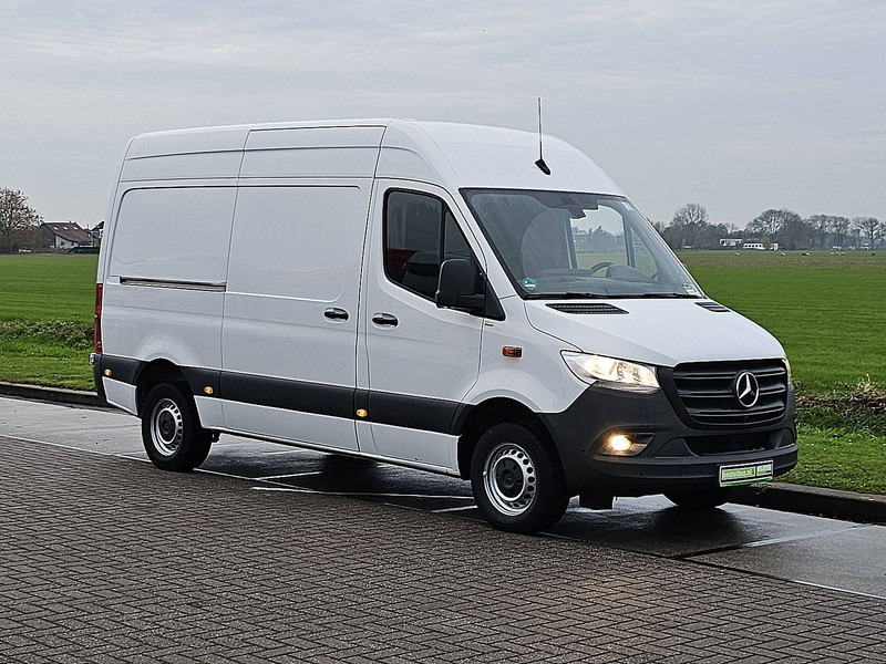 Mercedes-Benz Sprinter 317 L2H2 Mbux Navi RWD! - Fourgon utilitaire: photos 5 Mercedes-Benz Sprinter 317 L2H2 Mbux Navi RWD! - Fourgon utilitaire: photos 5