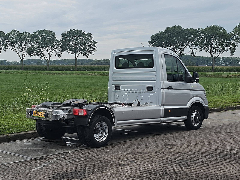Volkswagen Crafter 50 2.0 TDI 177 TREKKER - Fourgon utilitaire: photos 3 Volkswagen Crafter 50 2.0 TDI 177 TREKKER - Fourgon utilitaire: photos 3