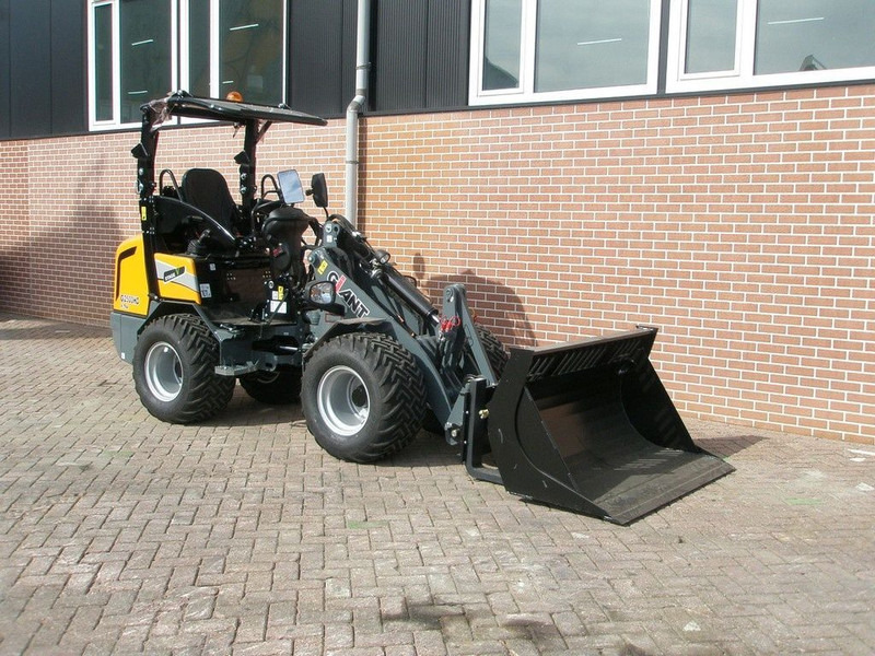 Giant G2500 - Chargeuse compacte sur chenilles: photos 3 Giant G2500 - Chargeuse compacte sur chenilles: photos 3