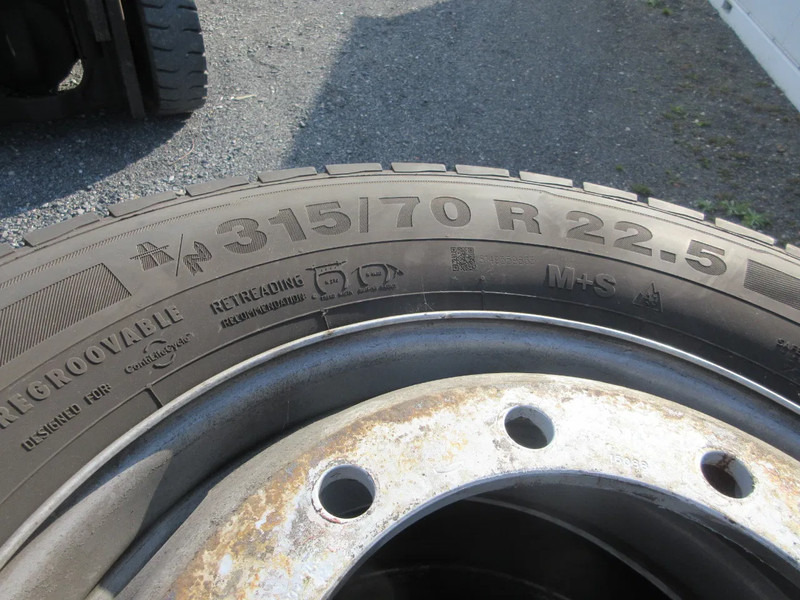 Continental 315/70R 22.5 CONTINENTAL BANDEN 4 STUKS MET STAAL WIEL - Pneu pour Camion: photos 3 Continental 315/70R 22.5 CONTINENTAL BANDEN 4 STUKS MET STAAL WIEL - Pneu pour Camion: photos 3