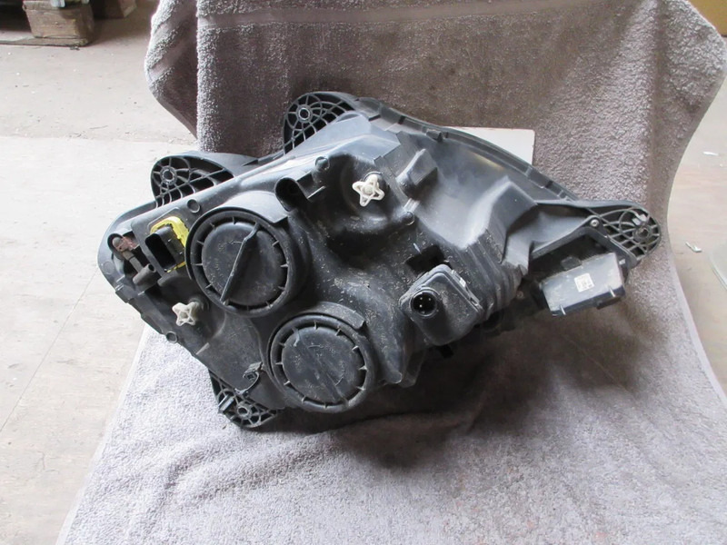 DAF 1939777 KOPLAMP DAF XF CF LINKS EURO 6 - Feu avant pour Camion: photos 4 DAF 1939777 KOPLAMP DAF XF CF LINKS EURO 6 - Feu avant pour Camion: photos 4