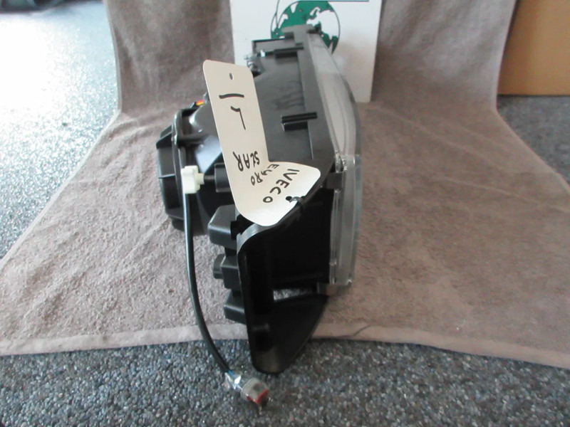 Iveco 500340408 KOPLAMP IVECO EUROTECH MODEL EURO 2 NIEUWE !! LINKS - Feu avant pour Camion: photos 2 Iveco 500340408 KOPLAMP IVECO EUROTECH MODEL EURO 2 NIEUWE !! LINKS - Feu avant pour Camion: photos 2