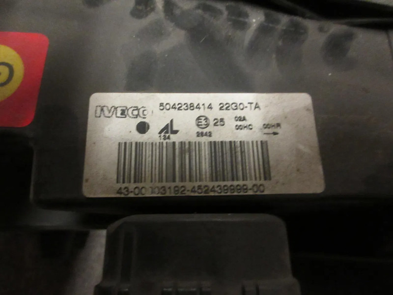 Iveco 504238414 KOPLAMP STRALIS EURO 5 RECHTS - Feu avant pour Camion: photos 5 Iveco 504238414 KOPLAMP STRALIS EURO 5 RECHTS - Feu avant pour Camion: photos 5