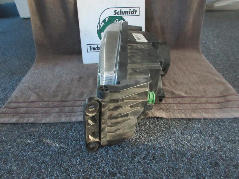 Iveco 5801898825 KOPLAMP HI WAY EURO 6 RECHTS KANT - Feu avant pour Camion: photos 5 Iveco 5801898825 KOPLAMP HI WAY EURO 6 RECHTS KANT - Feu avant pour Camion: photos 5