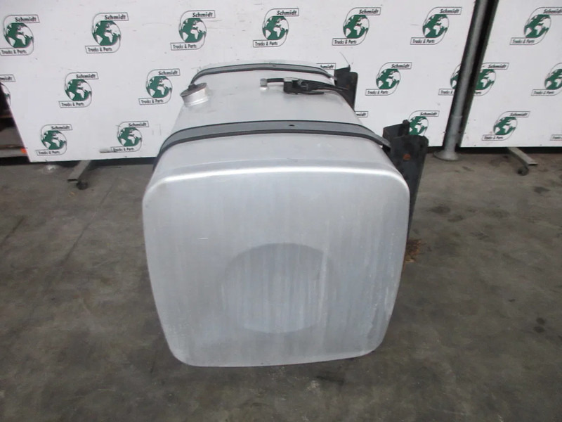 MAN 81.12201-5701//81.12201-5950 // 580 LITER TANK MAN TGX TGS EURO 6 - Réservoir de carburant pour Camion: photos 2 MAN 81.12201-5701//81.12201-5950 // 580 LITER TANK MAN TGX TGS EURO 6 - Réservoir de carburant pour Camion: photos 2