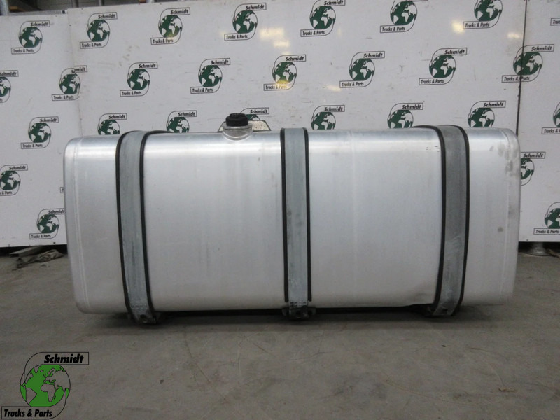 MAN 81.12201-5900 / 710 LITER DIESELTANL LICH BESCHADIG MAN TGX EURO 6 - Réservoir de carburant pour Camion: photos 1 MAN 81.12201-5900 / 710 LITER DIESELTANL LICH BESCHADIG MAN TGX EURO 6 - Réservoir de carburant pour Camion: photos 1