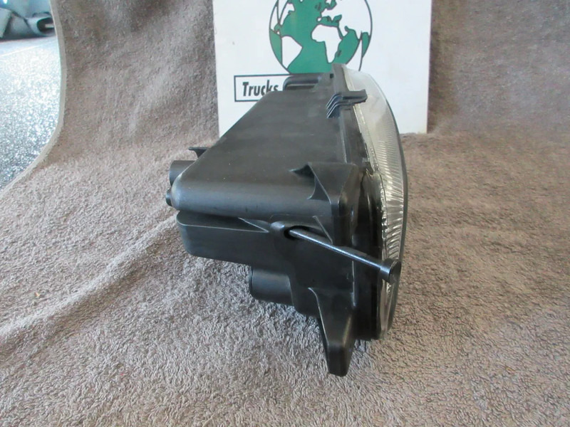 Mercedes-Benz A 943 820 00 56 // A 943 820 75 56 MISTLAMP NIEUWE LINKS MP3 1844 - Feu anti-brouillard pour Camion: photos 2 Mercedes-Benz A 943 820 00 56 // A 943 820 75 56 MISTLAMP NIEUWE LINKS MP3 1844 - Feu anti-brouillard pour Camion: photos 2