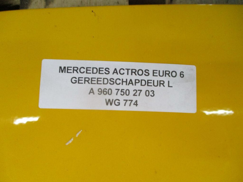 Mercedes-Benz A 960 750 33 03/ A 960 750 27 03 // DEUR GEREEDSCHAP MP4 ACTOS EURO 6 - Cabine et intérieur pour Camion: photos 4 Mercedes-Benz A 960 750 33 03/ A 960 750 27 03 // DEUR GEREEDSCHAP MP4 ACTOS EURO 6 - Cabine et intérieur pour Camion: photos 4
