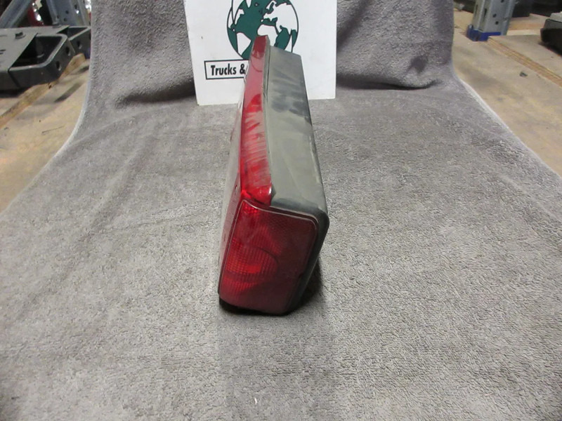 Renault 7420769776 ACHTERLAMP RENAULT T SERIE MODEL 2018 RECHTS - Feu arrière pour Camion: photos 4 Renault 7420769776 ACHTERLAMP RENAULT T SERIE MODEL 2018 RECHTS - Feu arrière pour Camion: photos 4