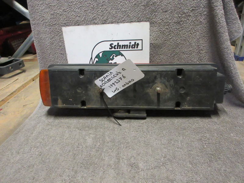 Scania 1792376 // 1792375 //ACHTERLAMP SCANIA R 450 EURO 6 RECHTS & LINKS - Feu arrière pour Camion: photos 3 Scania 1792376 // 1792375 //ACHTERLAMP SCANIA R 450 EURO 6 RECHTS & LINKS - Feu arrière pour Camion: photos 3