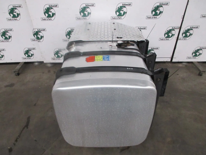 Scania 2132703 // A 1300 // B 743 // C 692 // 540 LITER SCANIA S 450 NGS MODEL 2020 - Réservoir de carburant pour Camion: photos 2 Scania 2132703 // A 1300 // B 743 // C 692 // 540 LITER SCANIA S 450 NGS MODEL 2020 - Réservoir de carburant pour Camion: photos 2