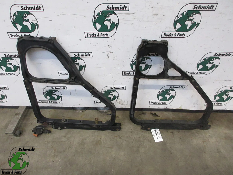 Volvo 20700813 ZIJ STEUNEN VOLVO FH 460 EURO 6 MODEL 2018 2 X VOORRAAD - Frame/ Châssis pour Camion: photos 1 Volvo 20700813 ZIJ STEUNEN VOLVO FH 460 EURO 6 MODEL 2018 2 X VOORRAAD - Frame/ Châssis pour Camion: photos 1
