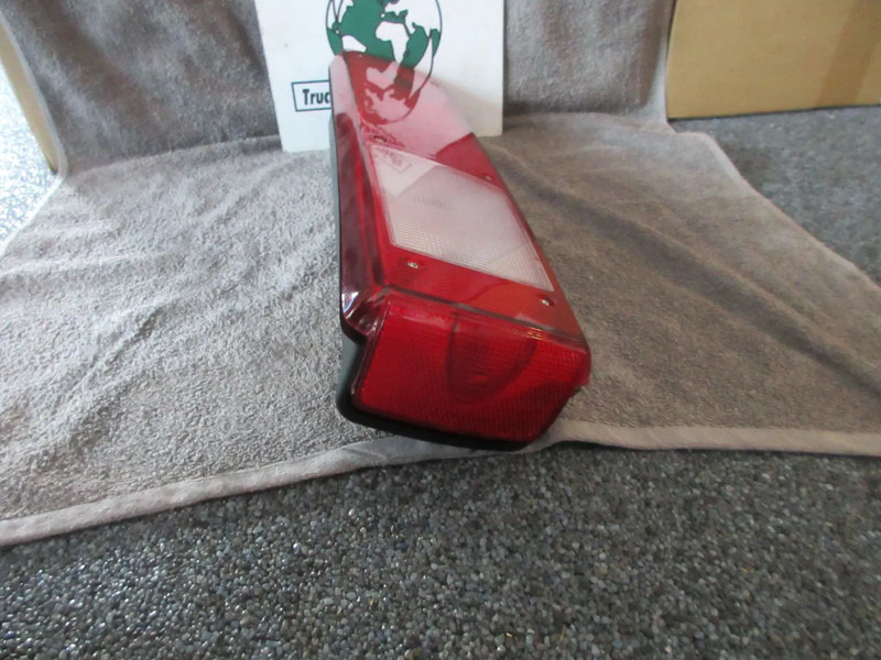 Volvo 20802346//20802350 ACHTER LAMP VOLVO & RENAULT EURO 5 / 6 NIEUWE - Feu arrière pour Camion: photos 5 Volvo 20802346//20802350 ACHTER LAMP VOLVO & RENAULT EURO 5 / 6 NIEUWE - Feu arrière pour Camion: photos 5