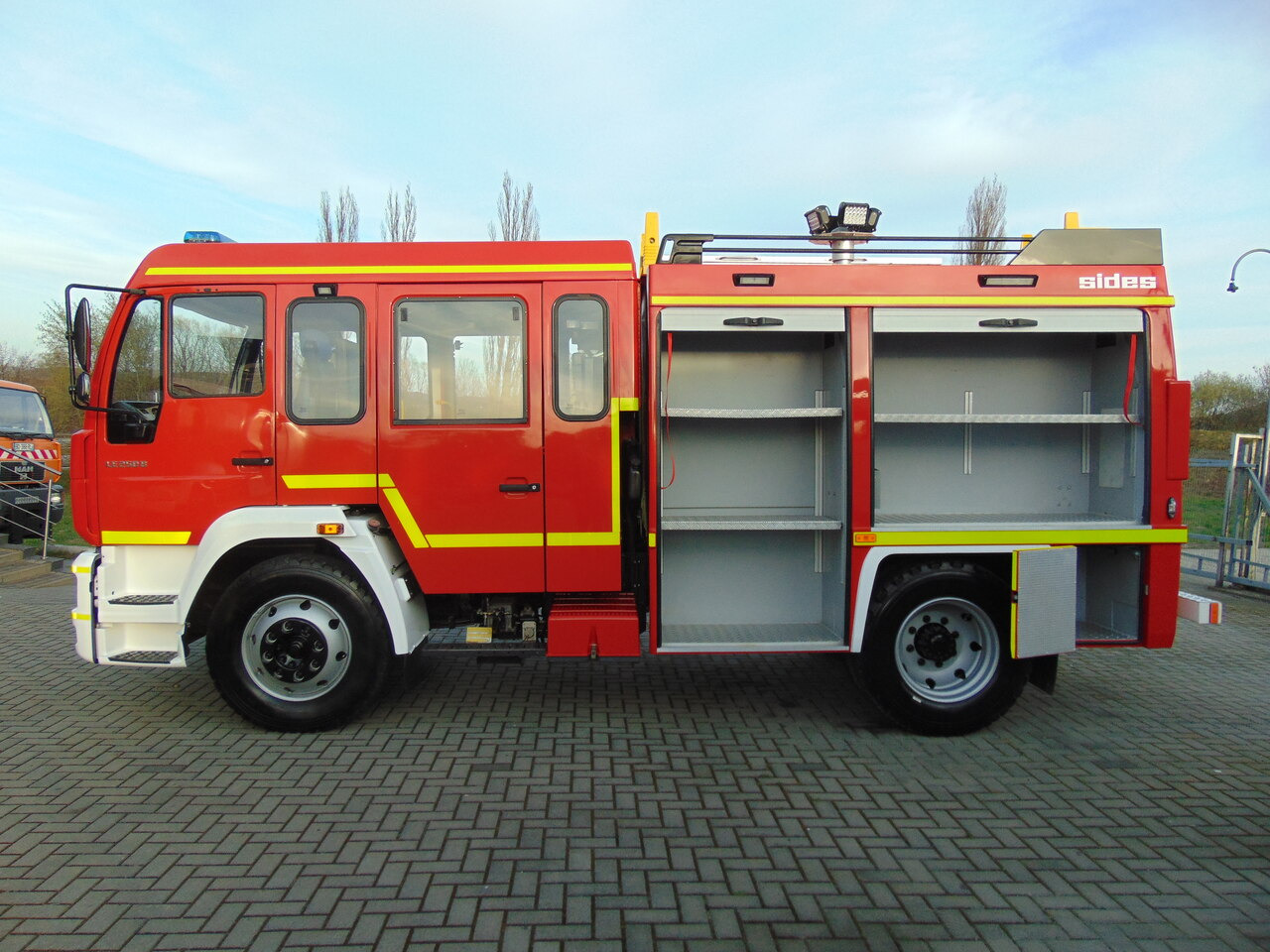 Camion de pompier MAN LE250B SIDES: photos 8 Camion de pompier MAN LE250B SIDES: photos 8