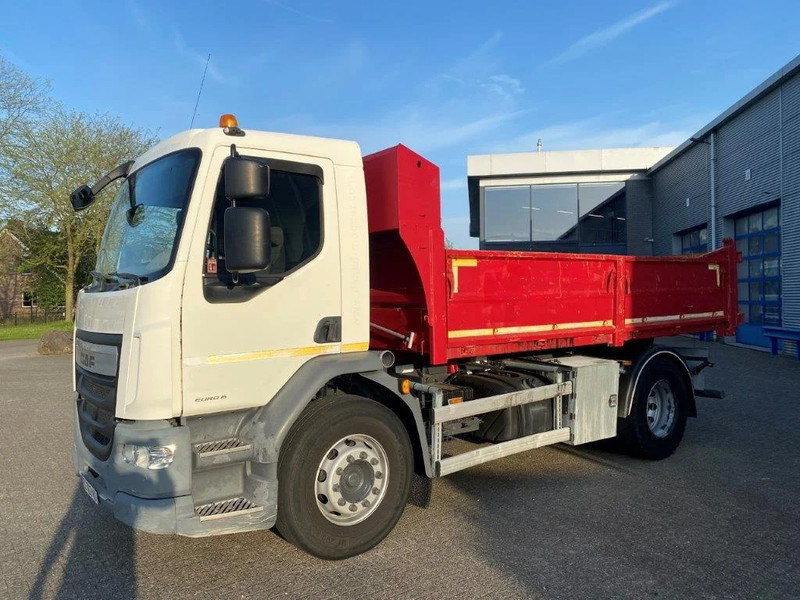 DAF LF310 / MAREL TIPPER / TUV:09-08-2024 / ONLY:145335 KM / MANUAL / EURO-6 / 2016 - Camion benne: photos 1 DAF LF310 / MAREL TIPPER / TUV:09-08-2024 / ONLY:145335 KM / MANUAL / EURO-6 / 2016 - Camion benne: photos 1