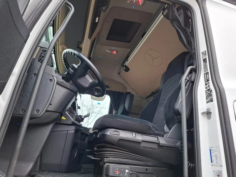 Camion fourgon Mercedes-Benz Actros 2843 / NL TRUCK / TUV:08-01-2026 / LIFT+LENKACHSE / SMART TACHO / NAVI / PLATFORM 1500 KG / 2XBED / EURO-6 / 2015: photos 19