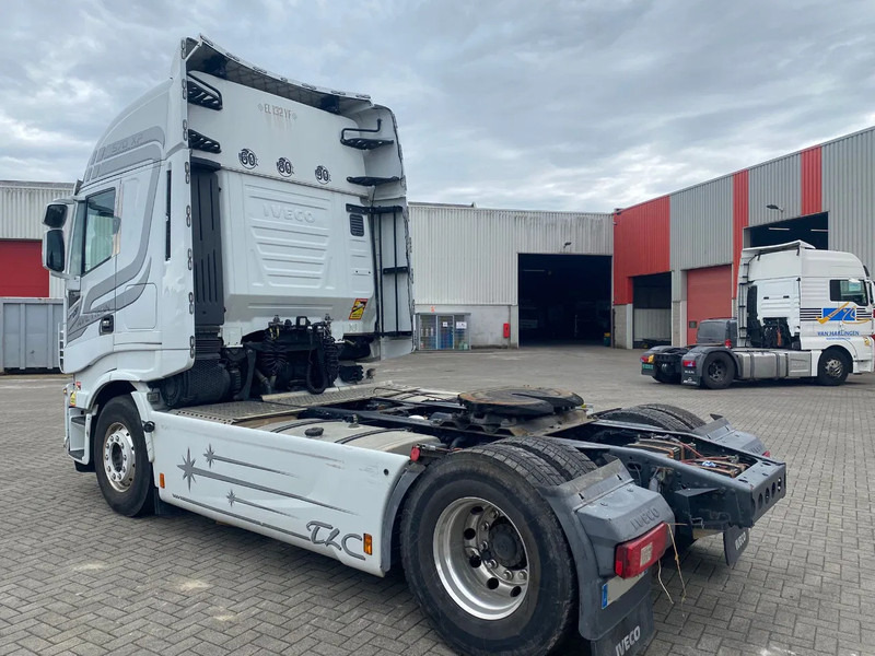 Iveco Stralis 570 XP / ENGINE RUNNING / INTARDER / PARKCOOL / DOUBLE TANK / NAVI / LEATHER / ONLY:749717 KM / ALCOA / EURO-6 / 2017 - Tracteur routier: photos 3 Iveco Stralis 570 XP / ENGINE RUNNING / INTARDER / PARKCOOL / DOUBLE TANK / NAVI / LEATHER / ONLY:749717 KM / ALCOA / EURO-6 / 2017 - Tracteur routier: photos 3