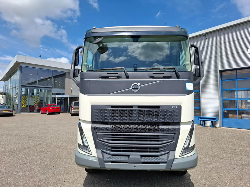 Volvo FH5-500 / 6X4 / RETARDER / HYDRAULICS / ONLY:46190 KM / BIG AXLE / 52 TON / VEB+ / ACC / LWDS / TOP CONDITION / AUTOMATIC / EURO - Tracteur routier: photos 5 Volvo FH5-500 / 6X4 / RETARDER / HYDRAULICS / ONLY:46190 KM / BIG AXLE / 52 TON / VEB+ / ACC / LWDS / TOP CONDITION / AUTOMATIC / EURO - Tracteur routier: photos 5