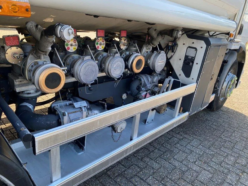 Camion citerne Volvo FL7-290 / 5 COMPARTIMENTS / 13000 LITER TOTAL / PUMP / AUTOMATIC / EURO-5 / 2009: photos 9