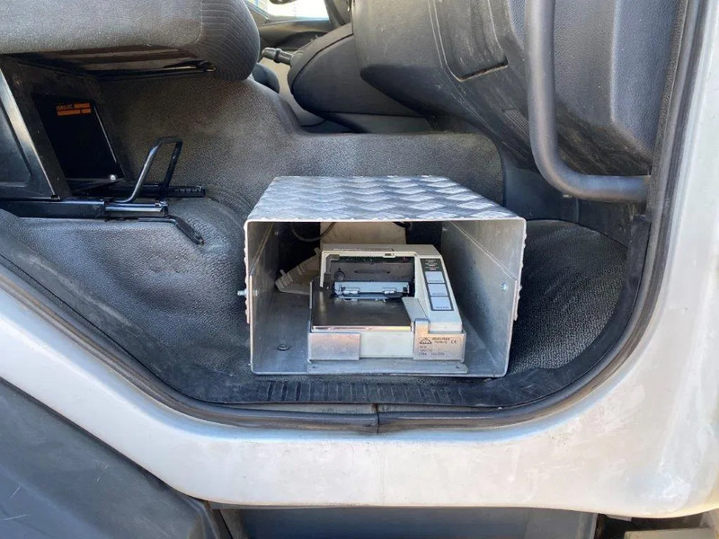 Camion citerne Volvo FL7-290 / 5 COMPARTIMENTS / 13000 LITER TOTAL / PUMP / AUTOMATIC / EURO-5 / 2009: photos 16