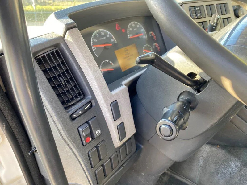 Camion citerne Volvo FL7-290 / 5 COMPARTIMENTS / 13000 LITER TOTAL / PUMP / AUTOMATIC / EURO-5 / 2009: photos 20