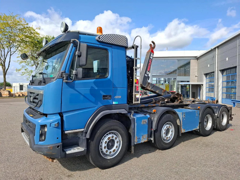 Volvo FMX 13-420 / 8X2 / HIAB 24 TON HOOK / VEB+ / ONLY:387622KM / AIRCO / AUTOMATIC / EURO-5 / 2011 - Camion ampliroll: photos 1 Volvo FMX 13-420 / 8X2 / HIAB 24 TON HOOK / VEB+ / ONLY:387622KM / AIRCO / AUTOMATIC / EURO-5 / 2011 - Camion ampliroll: photos 1