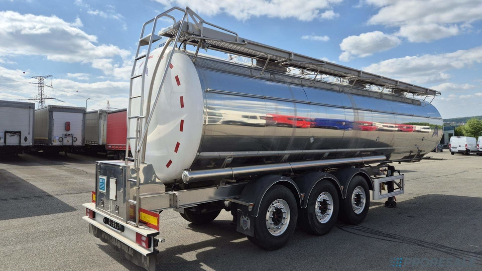 OSTATNÍ SEKA SPSTT/11C/38A1 - Potravinářská cisterna výpustná 31 m3 - 3 komory - Semi-remorque citerne: photos 3 OSTATNÍ SEKA SPSTT/11C/38A1 - Potravinářská cisterna výpustná 31 m3 - 3 komory - Semi-remorque citerne: photos 3