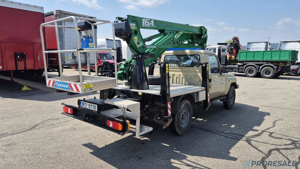 TOYOTA LAND CRUISER 79 montážní plošina - Camion avec nacelle: photos 4 TOYOTA LAND CRUISER 79 montážní plošina - Camion avec nacelle: photos 4