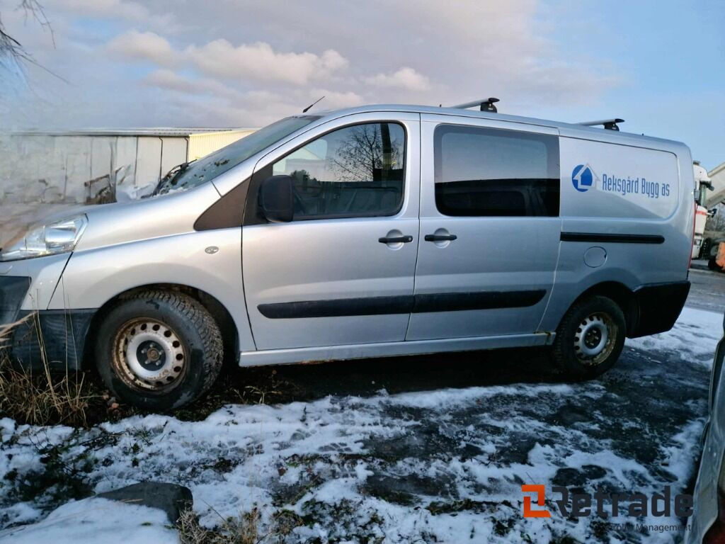 En pen Peugeot Expert 2009-modell - Voiture: photos 1 En pen Peugeot Expert 2009-modell - Voiture: photos 1