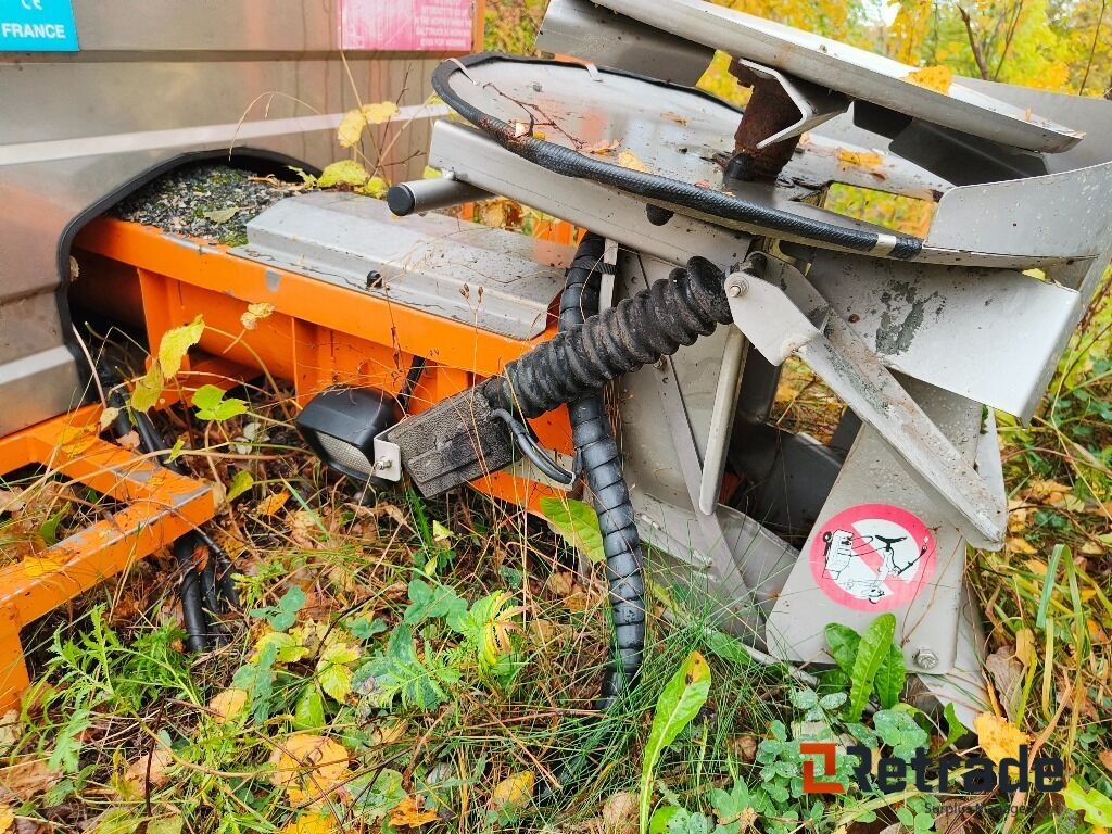 Sand/salt spreder Acometis 3200 - Matériel de chantier: photos 5 Sand/salt spreder Acometis 3200 - Matériel de chantier: photos 5