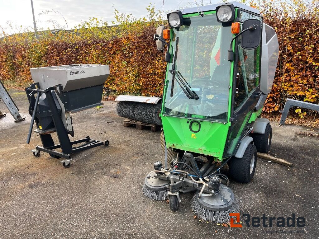 Redskabsbærer Nilfisk FH3 med maskinsæt. - Véhicule de voirie/ Spécial: photos 1 Redskabsbærer Nilfisk FH3 med maskinsæt. - Véhicule de voirie/ Spécial: photos 1