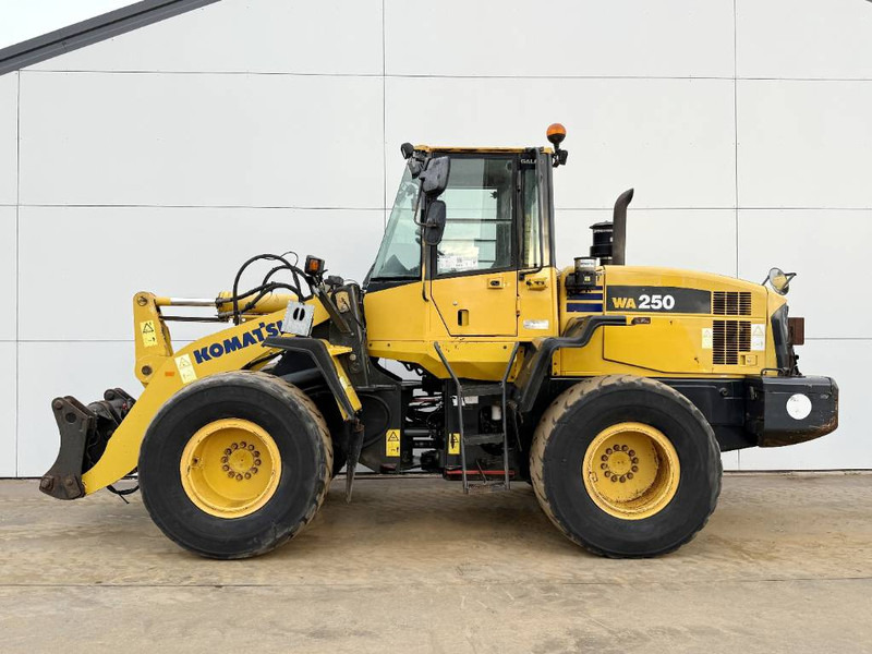 Komatsu WA250-5 - Dutch Machine / 3rd Function / Auto Lube - Chargeuse sur pneus: photos 1 Komatsu WA250-5 - Dutch Machine / 3rd Function / Auto Lube - Chargeuse sur pneus: photos 1