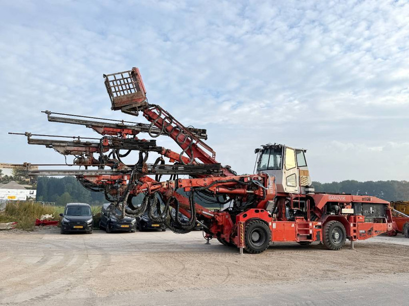 Sandvik DT1130-SC - 3x TB150 Drill Boom + Basket Boom - Foreuse: photos 1 Sandvik DT1130-SC - 3x TB150 Drill Boom + Basket Boom - Foreuse: photos 1