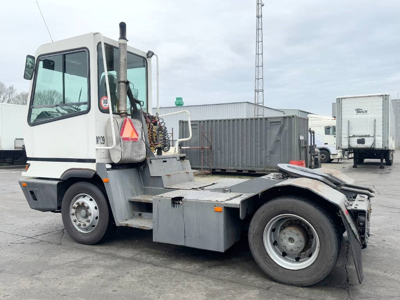 Terberg YT222 - Dutch truck / Automatic / 55t Payload - Tracteur portuaire: photos 2 Terberg YT222 - Dutch truck / Automatic / 55t Payload - Tracteur portuaire: photos 2