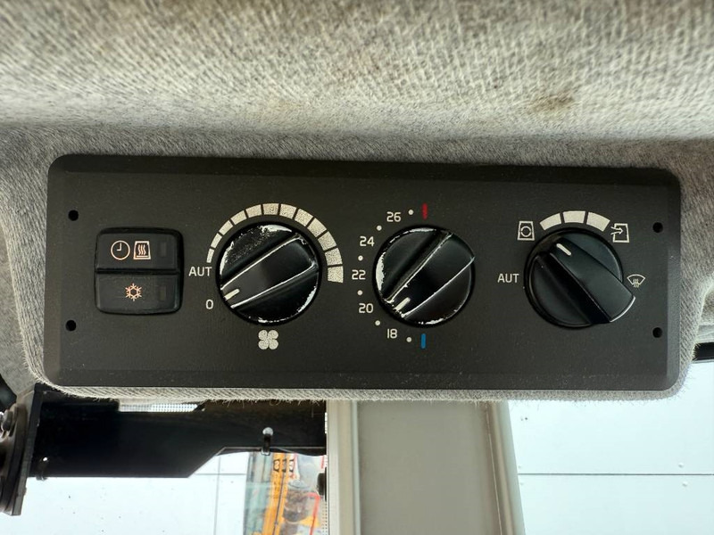 Chargeuse sur pneus Volvo L120H - 3rd Function / Quick Coupler: photos 13