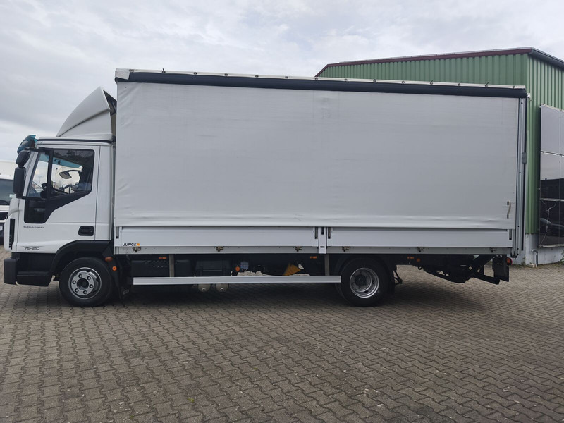 Iveco Eurocargo 75-210 Plane Euro 6 4x2 3-Sitzer (21) - Camion à rideaux coulissants: photos 5 Iveco Eurocargo 75-210 Plane Euro 6 4x2 3-Sitzer (21) - Camion à rideaux coulissants: photos 5