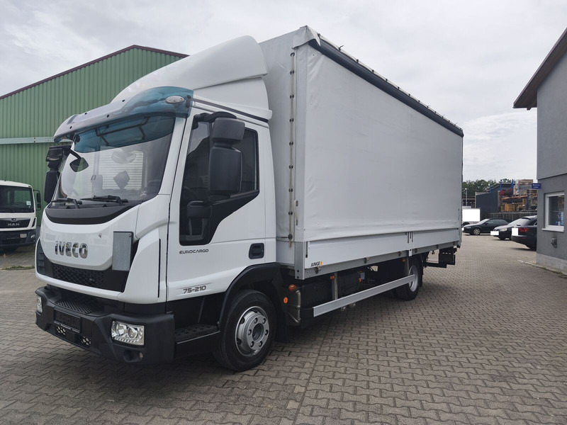 Iveco Eurocargo 75-210 Plane Euro 6 4x2 3-Sitzer (21) - Camion à rideaux coulissants: photos 1 Iveco Eurocargo 75-210 Plane Euro 6 4x2 3-Sitzer (21) - Camion à rideaux coulissants: photos 1