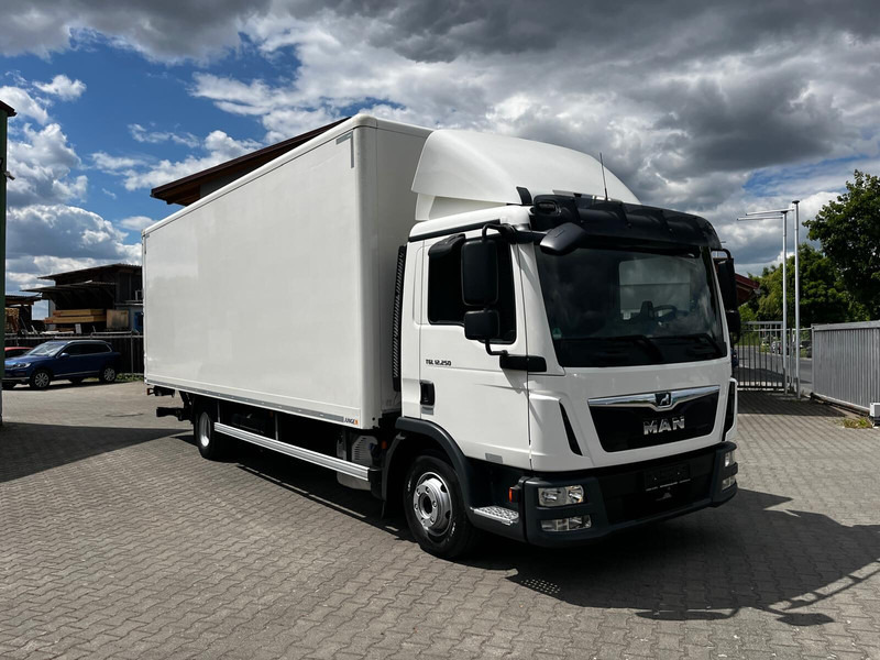 MAN TGL 12.250 Euro 6 4x2 - Camion fourgon: photos 3 MAN TGL 12.250 Euro 6 4x2 - Camion fourgon: photos 3