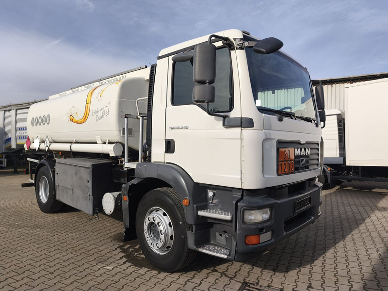 MAN TGM 18.240 12.400 l - Camion citerne: photos 2 MAN TGM 18.240 12.400 l - Camion citerne: photos 2