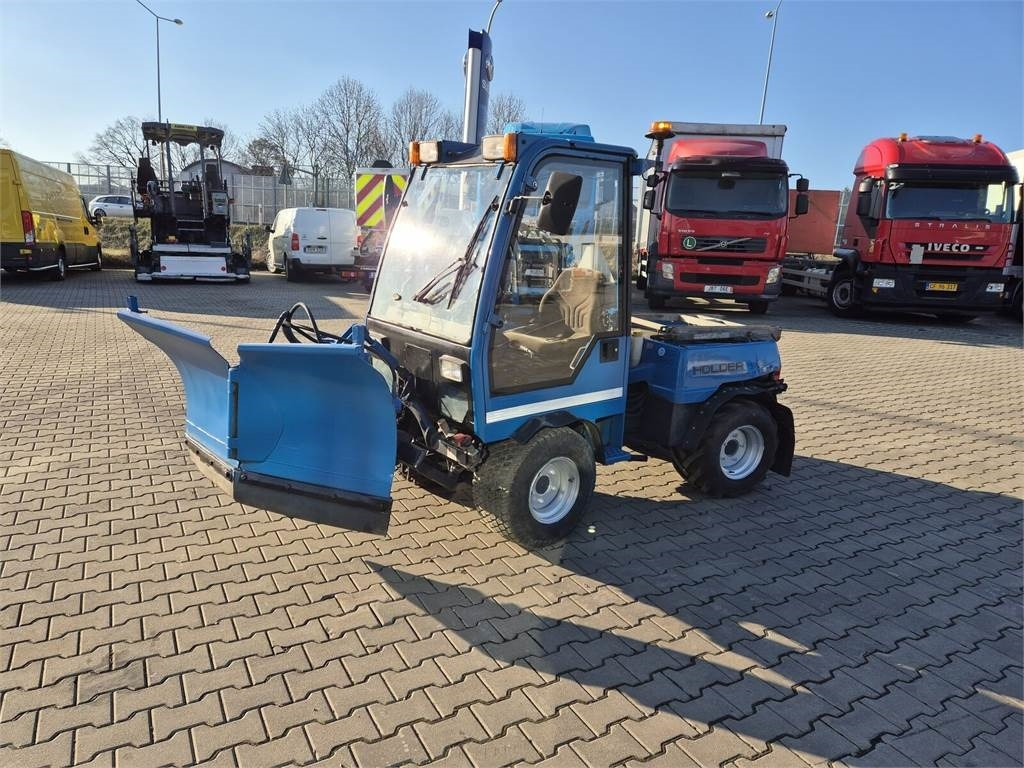 Holder C245 4WD / Tool carrier / Snow plow / PTO FRONT AN - Engin de déneigement: photos 1 Holder C245 4WD / Tool carrier / Snow plow / PTO FRONT AN - Engin de déneigement: photos 1